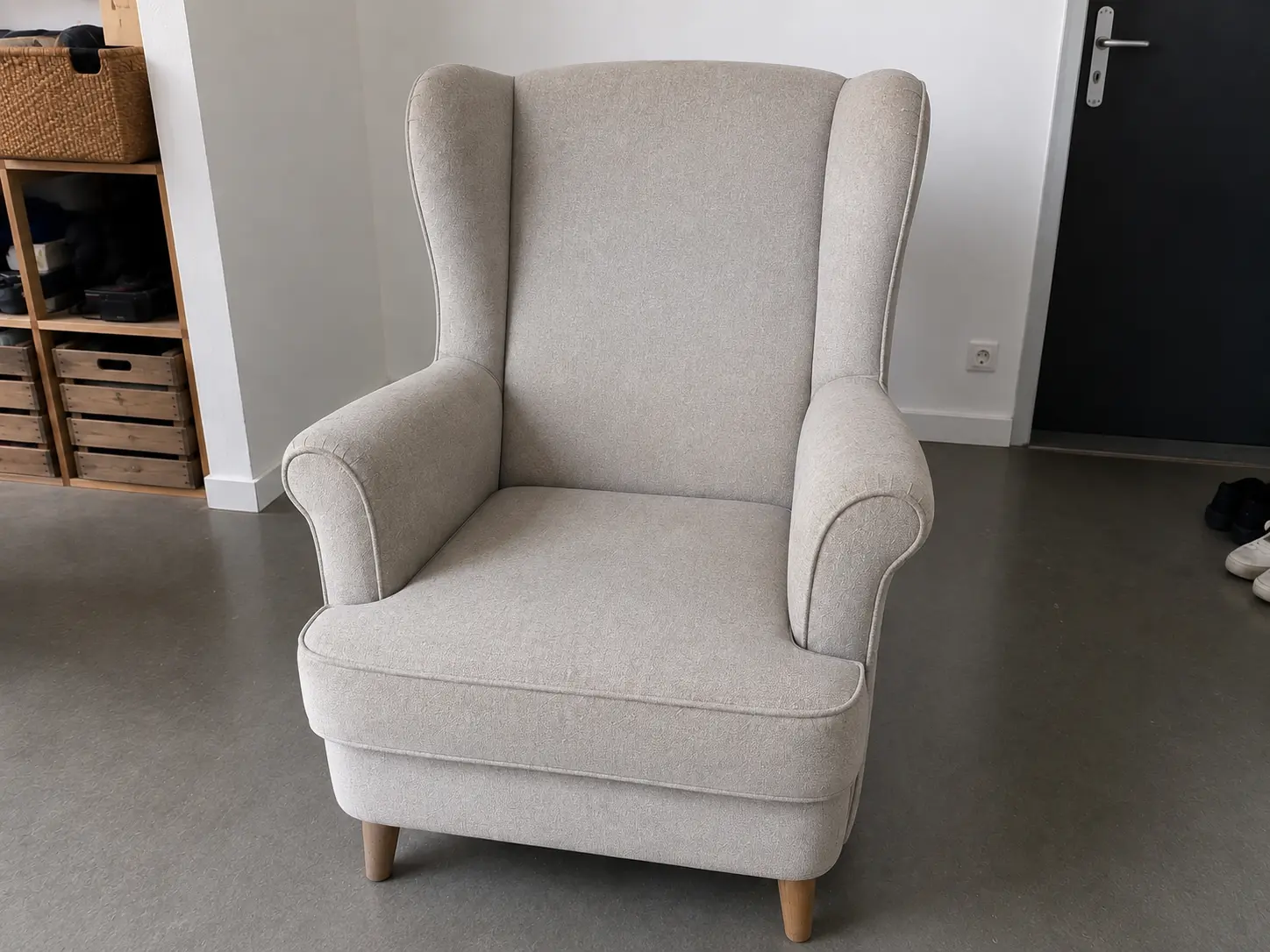 Fauteuil en tissu propre et ravivé après nettoyage par injection extraction